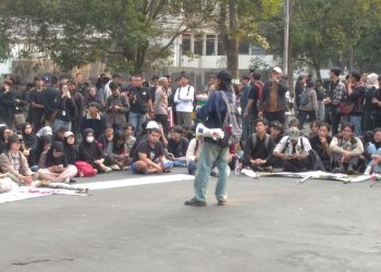 Demo di DPRD Jabar, Mahasiswa Bandung Sorot Rupiah Melemah, MBG, hingga BBM Naik