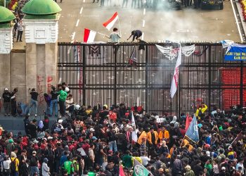 Pantauan Demo Sejumlah Elemen Mahasiswa di Depan Gedung DPR/MPR